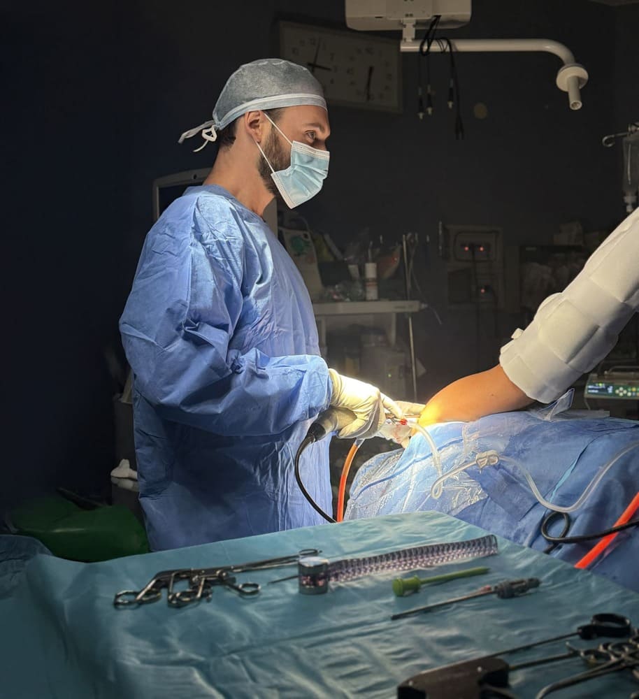 Dr Prigent in sala operatoria